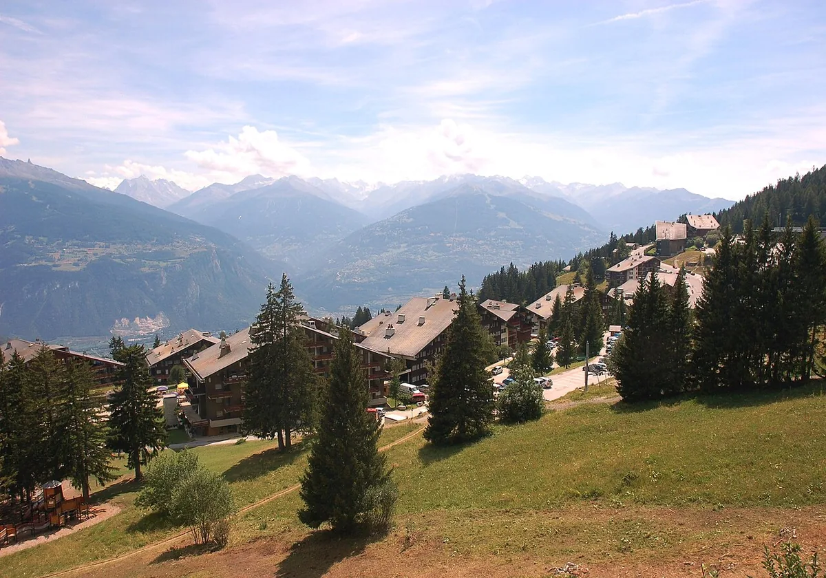 Anzère, Switzerland. Photo: Jo in Riederalp (Public domain); resized and converted to WebP.