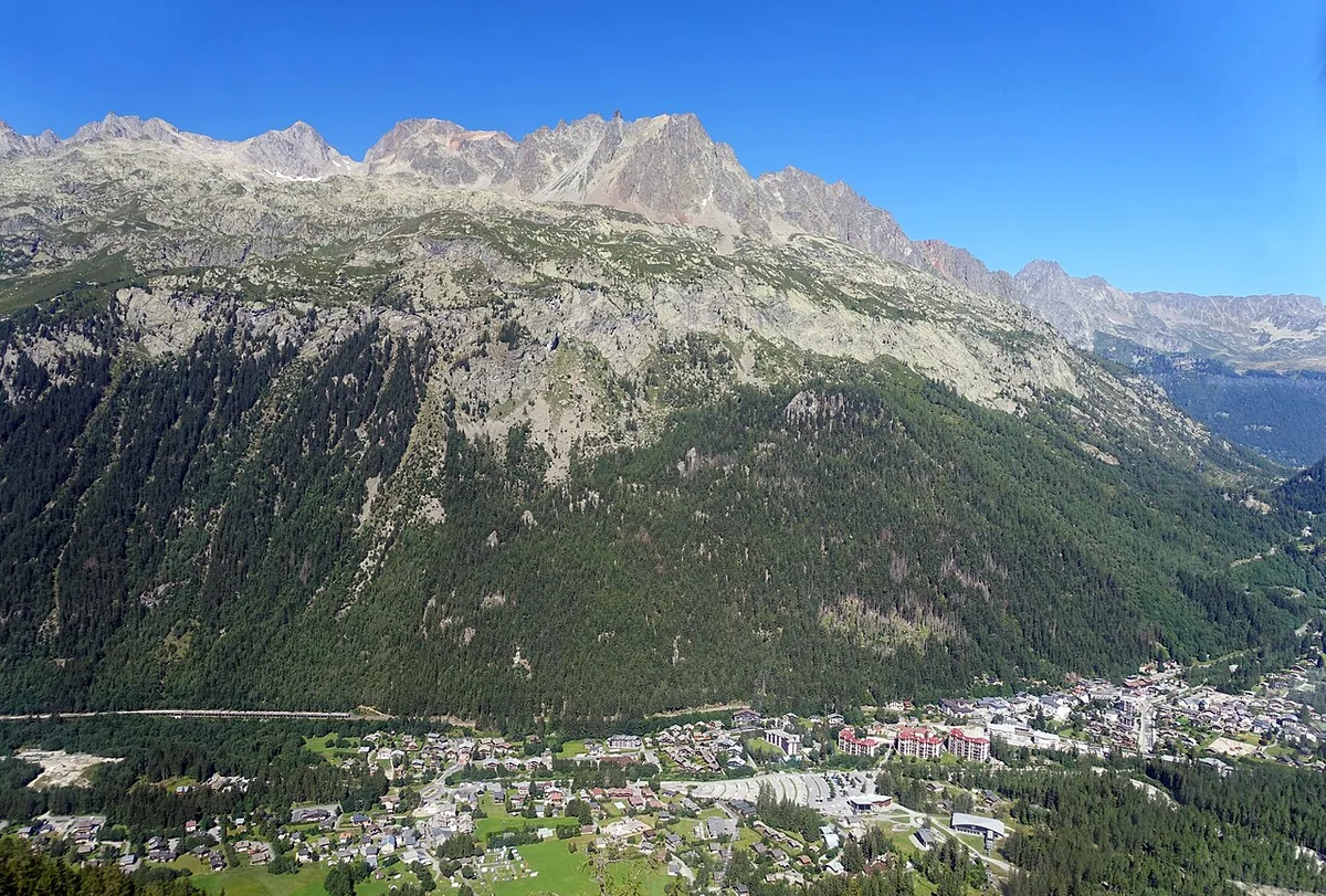 Argentière, France. Photo: Tiia Monto (CC BY-SA 3.0); resized and converted to WebP.