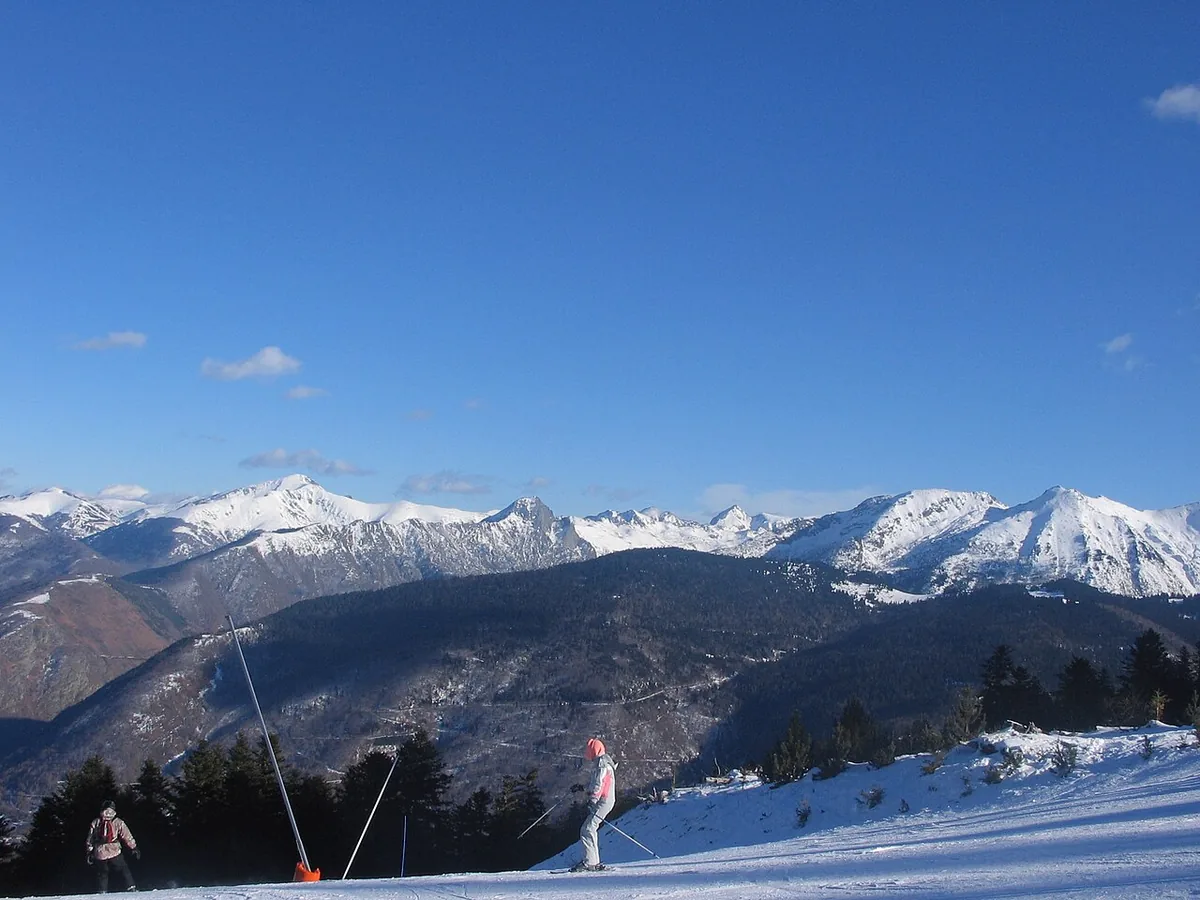 Ax 3 Domaines, France. Photo: Antoine Blondin (CC BY 3.0); resized and converted to WebP.