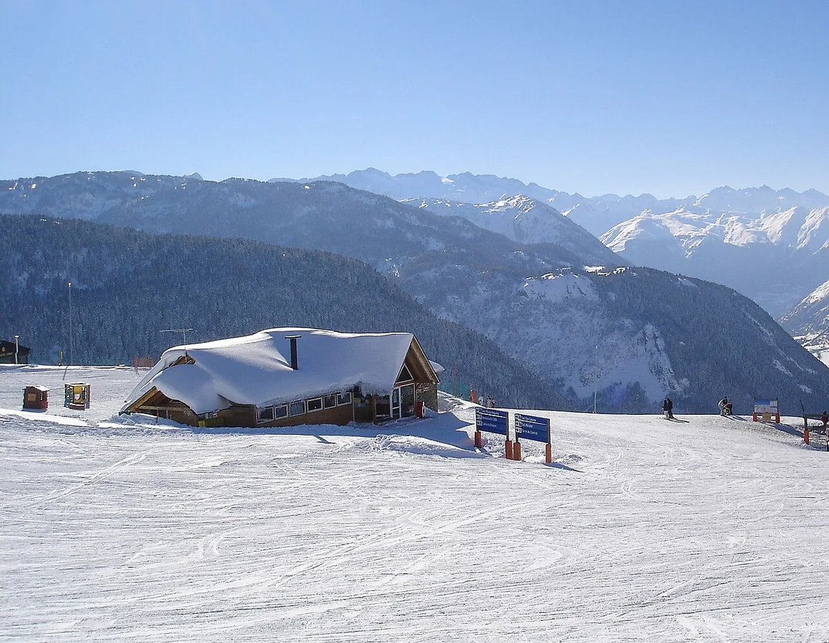 Baqueira Beret, Spain. Photo: Faras (CC BY-SA 4.0); resized and converted to WebP.