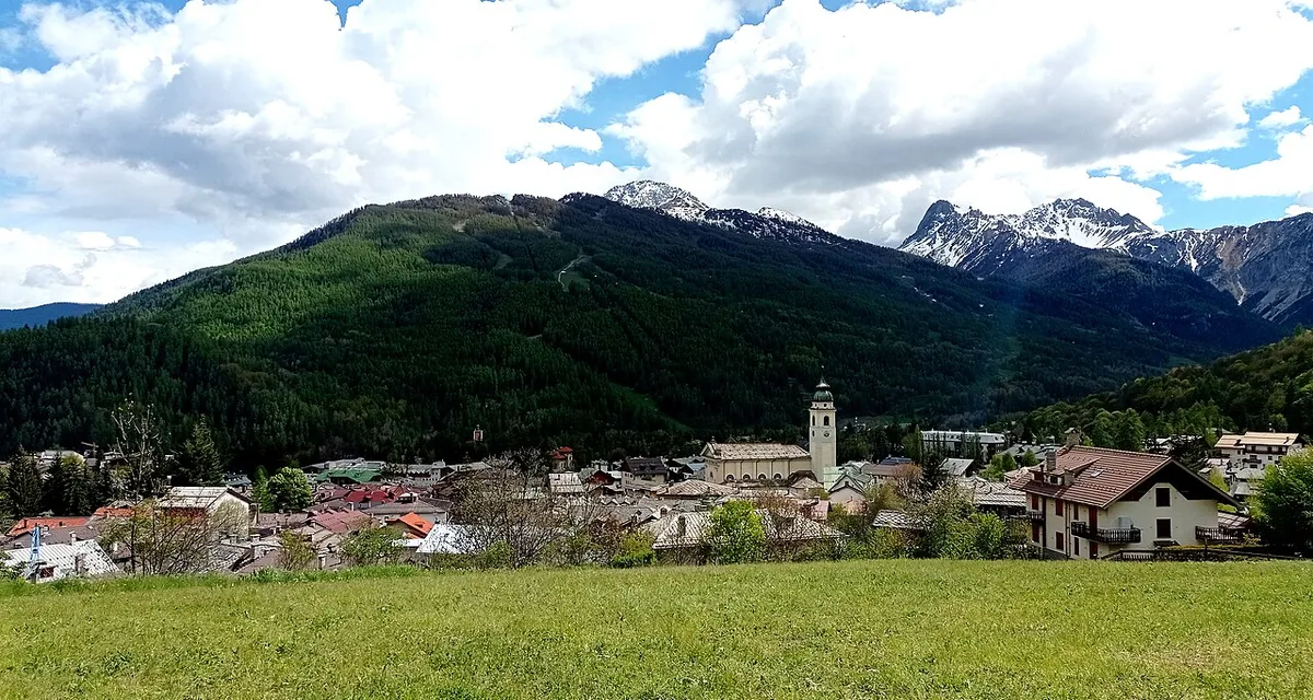 Bardonecchia, Italy. Photo: Hairless Heart (CC BY-SA 4.0); resized and converted to WebP.