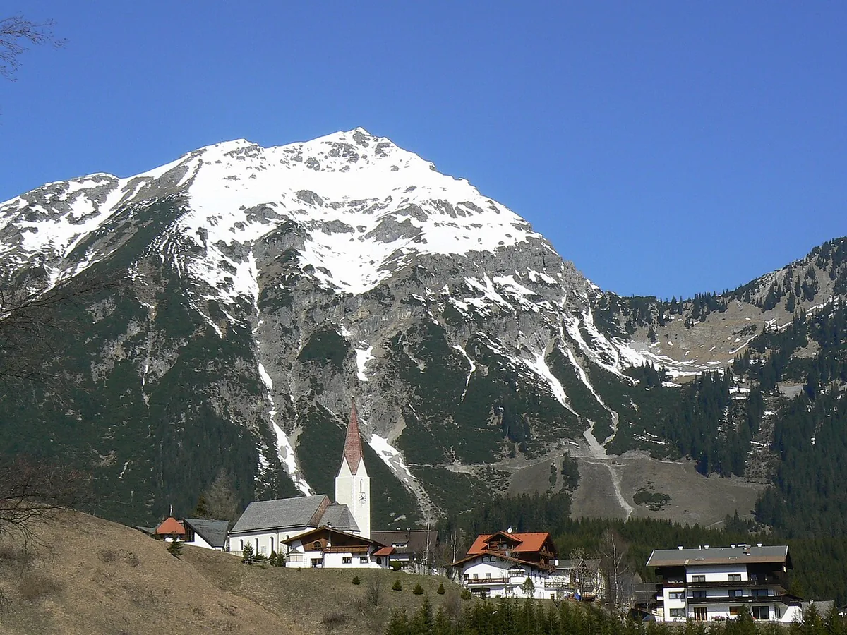 Berwang, Austria. Photo: T.M.O.F. (CC BY-SA 2.0); resized and converted to WebP.