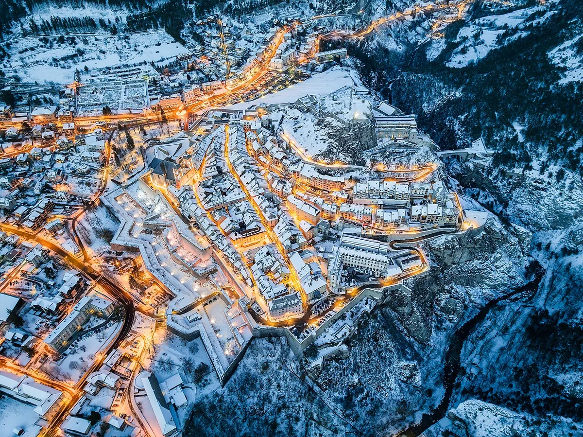 Briançon, France. Photo: Poinas.thi (CC BY-SA 4.0); resized and converted to WebP.