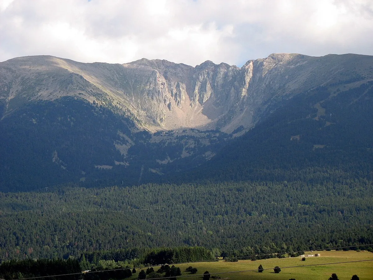 Cambre d'Aze, France. Photo: PePeEfe (CC BY-SA 3.0); resized and converted to WebP.