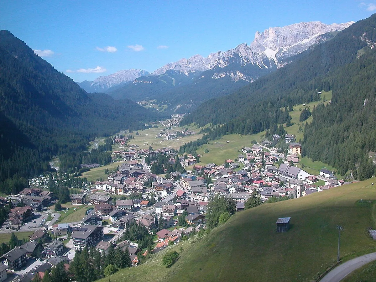 Campitello di Fassa, Italy. Photo: Godromil (Public domain); resized and converted to WebP.