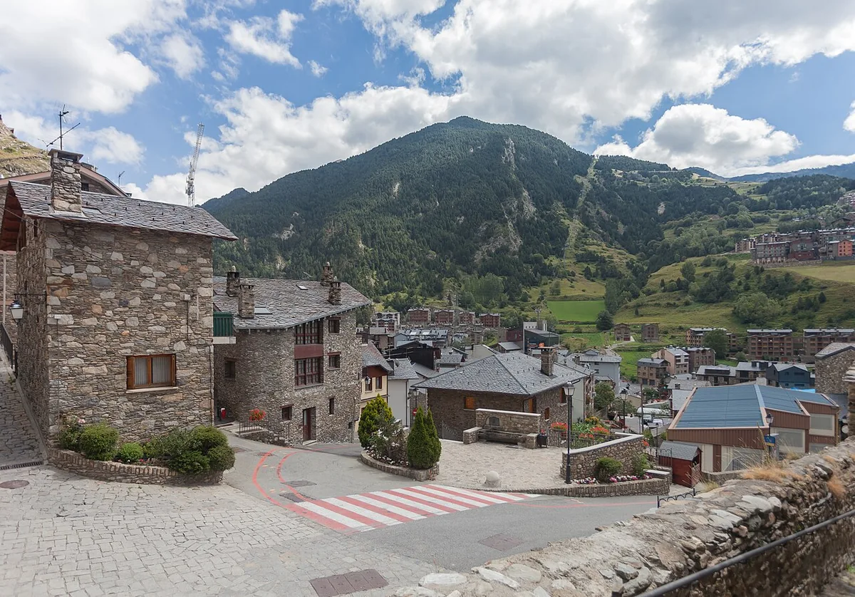 Canillo, Andorra. Photo: Luis Miguel Bugallo Sánchez (Lmbuga) (CC BY-SA 3.0); resized and converted to WebP.