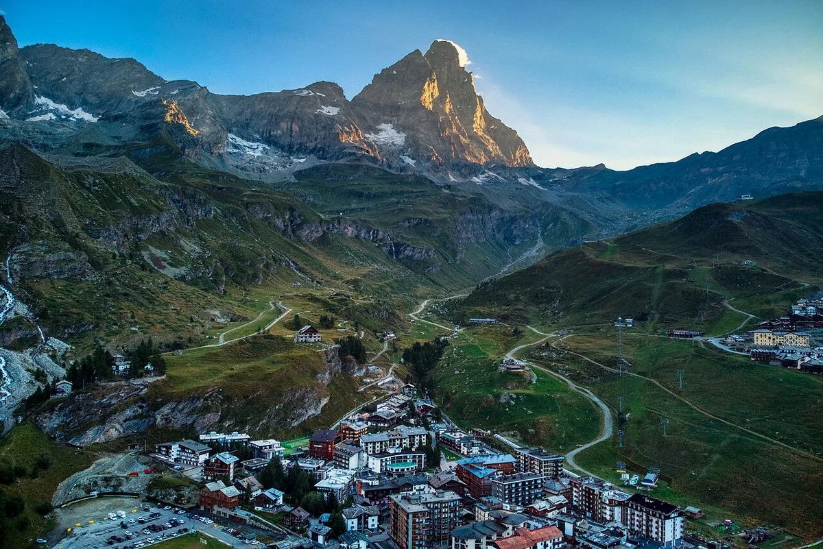 Cervinia, Italy. Photo: Hagai Agmon-Snir حچاي اچمون-سنير חגי אגמון-שניר (CC BY-SA 4.0); resized and converted to WebP.