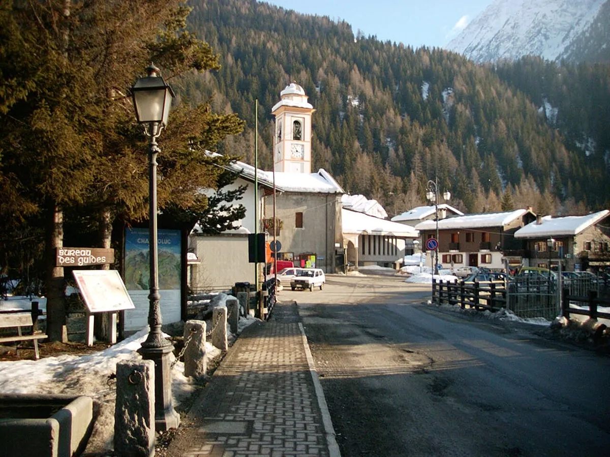 Champoluc, Italy. Photo: No machine-readable author provided. Dogbrain assumed (based on copyright claims). (Public domain); resized and converted to WebP.