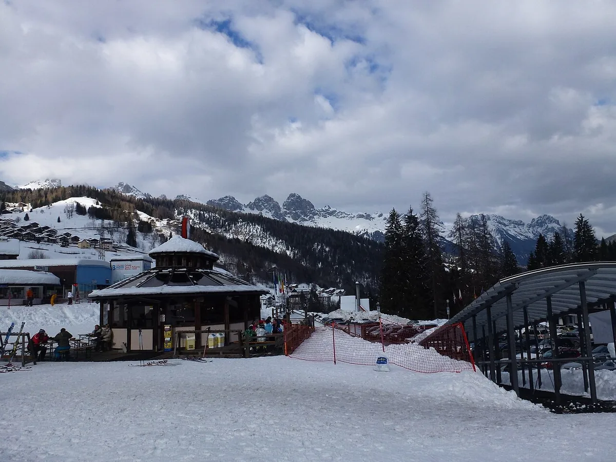 Falcade, Italy. Photo: Almondox (CC BY 3.0); resized and converted to WebP.
