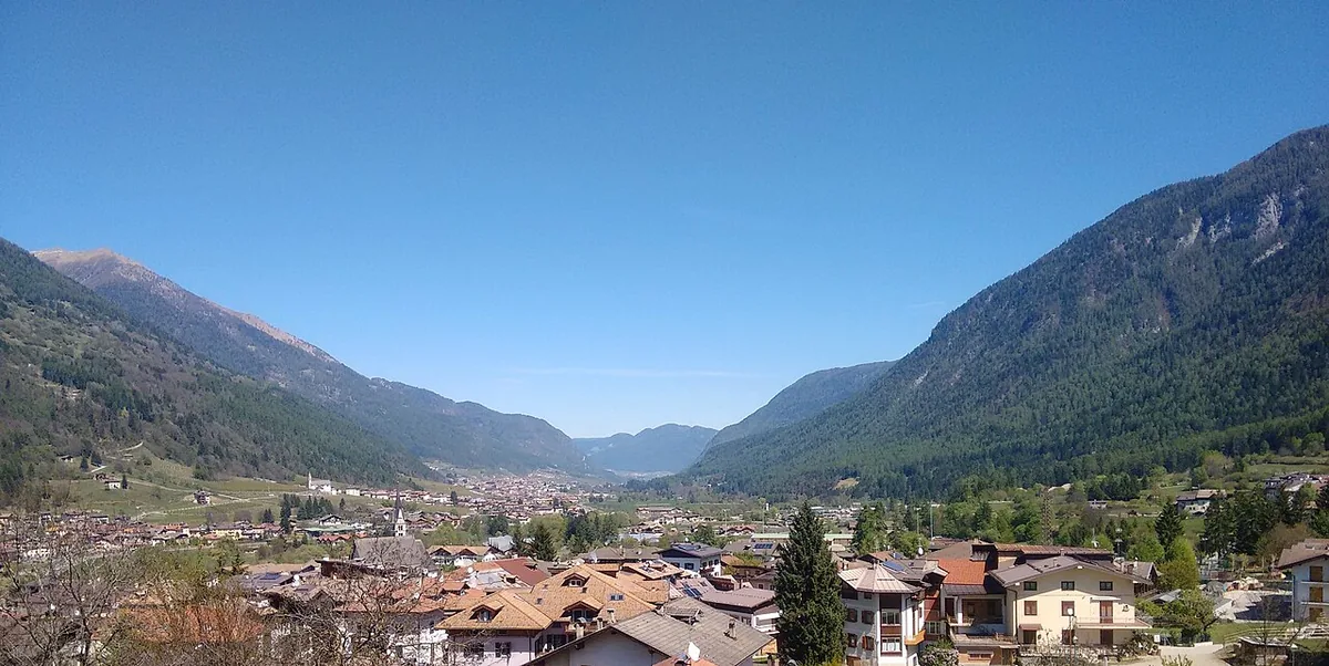Folgarida, Italy. Photo: Francesco Serra (CC BY-SA 4.0); resized and converted to WebP.