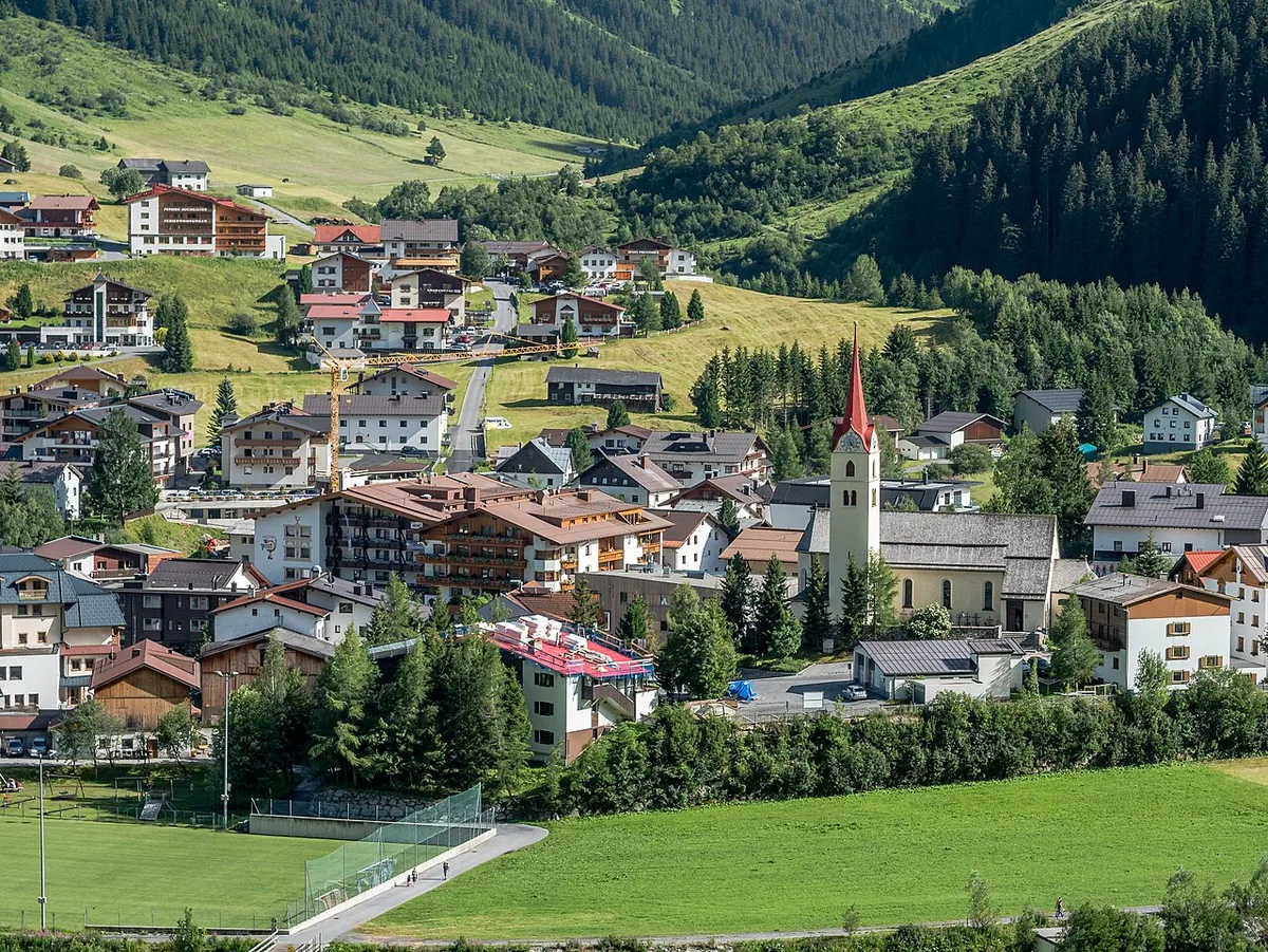 Galtür, Austria. Photo: Basotxerri (CC BY-SA 4.0); resized and converted to WebP.