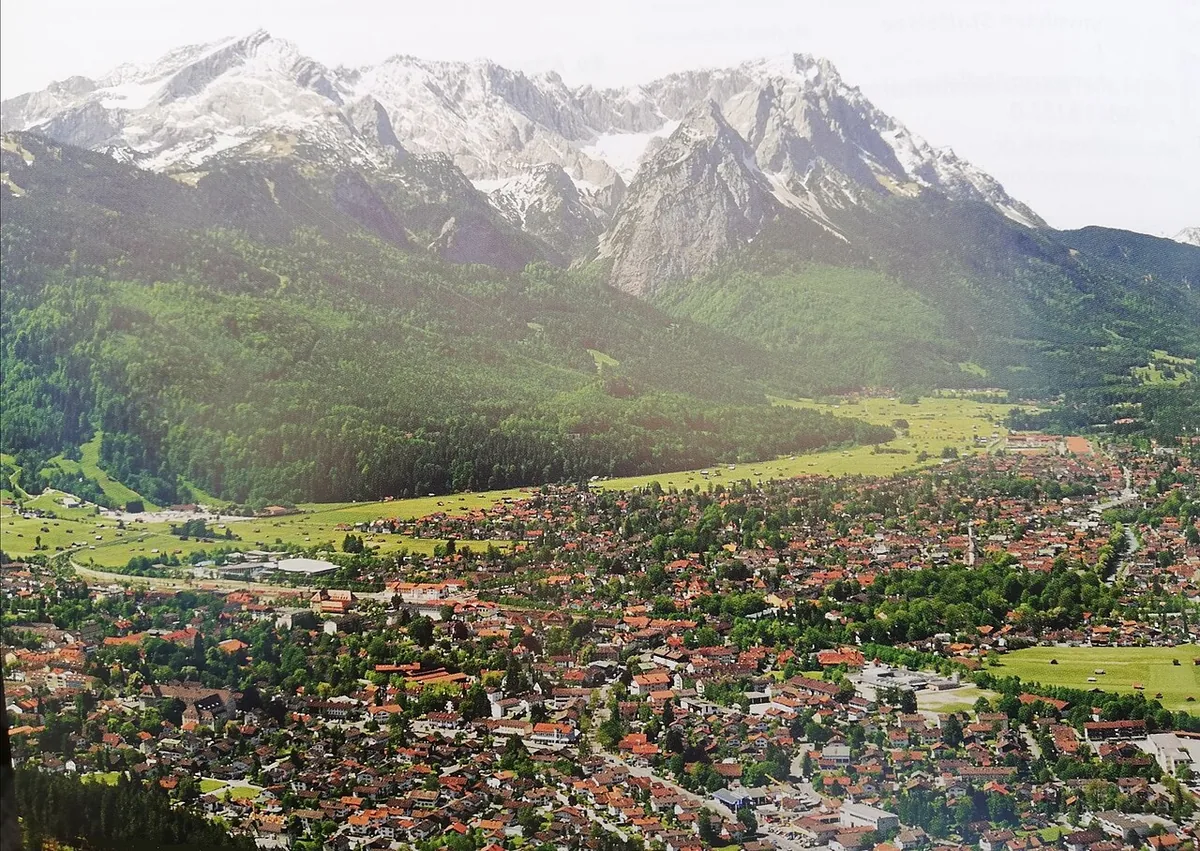 Garmisch-Partenkirchen, Germany. Photo: Milei.vencel (CC BY-SA 4.0); resized and converted to WebP.