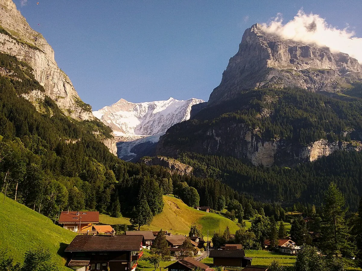 Grindelwald, Switzerland. Photo: Cristo Vlahos (CC BY-SA 3.0); resized and converted to WebP.