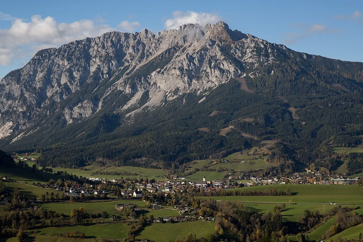 Gröbming, Austria. Photo: Christian Pirkl (CC BY-SA 4.0); resized and converted to WebP.