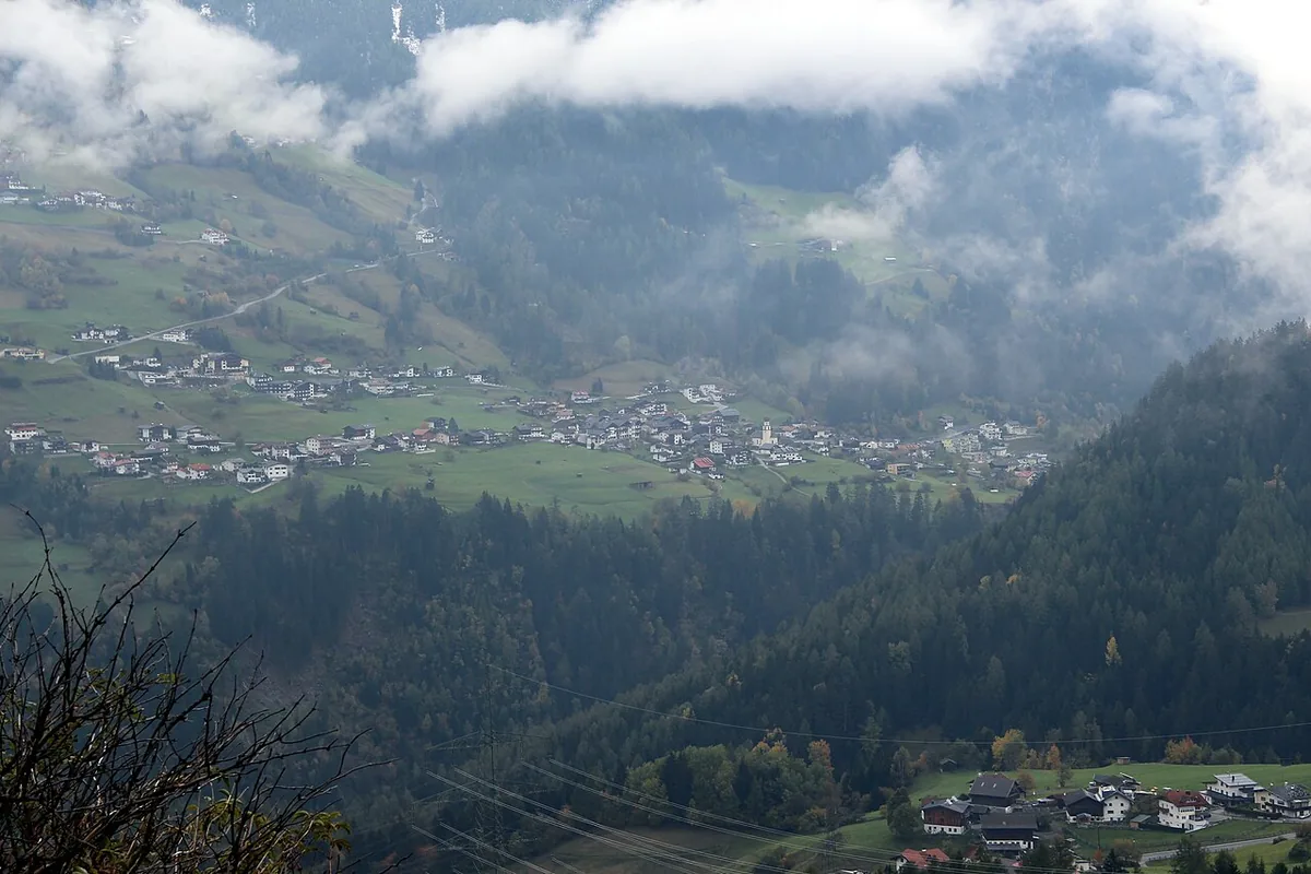Jerzens, Austria. Photo: Braveheart (CC BY-SA 4.0); resized and converted to WebP.