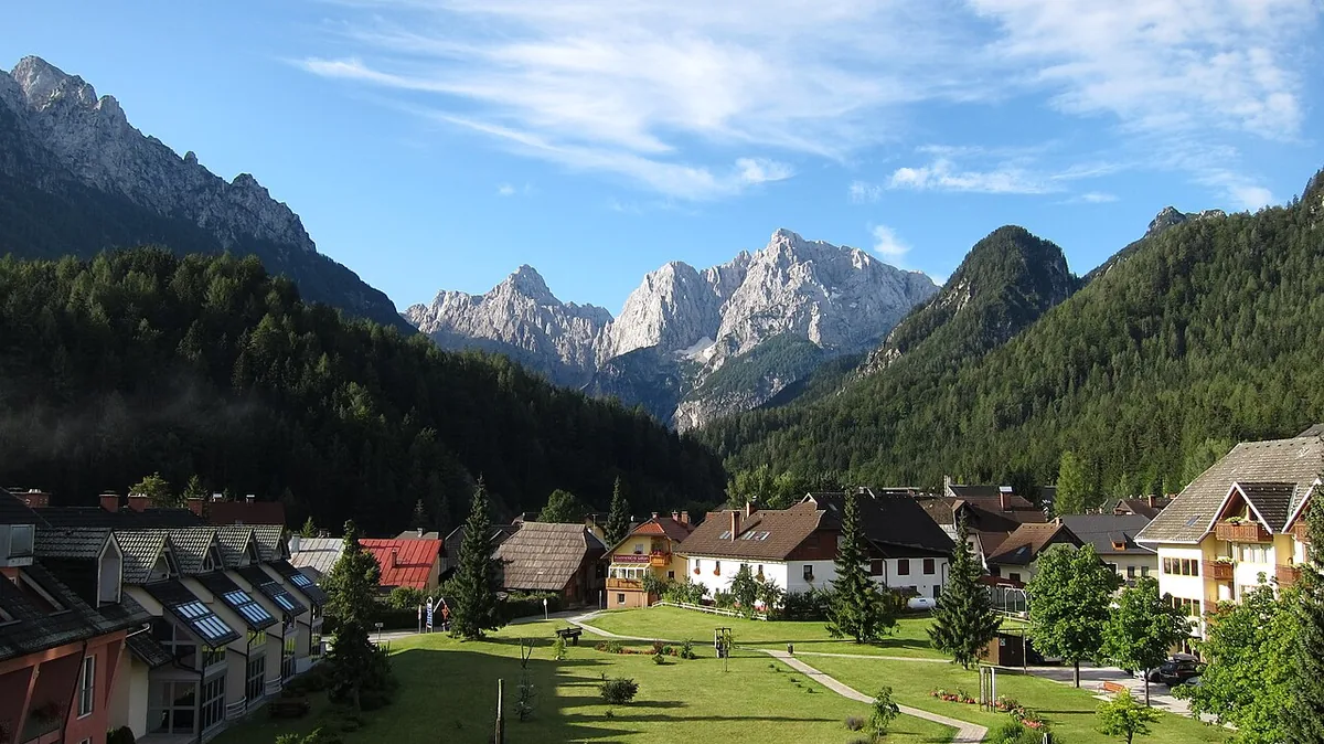 Kranjska Gora, Slovenia. Photo: benj500 (CC0); resized and converted to WebP.