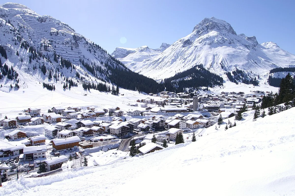 Lech am Arlberg, Austria. Photo: Florian Lindner (CC BY 2.5); resized and converted to WebP.