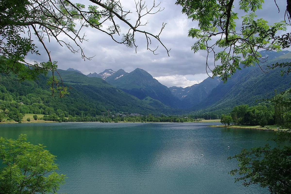Loudenvielle, France. Photo: JLPC (CC BY-SA 3.0); resized and converted to WebP.