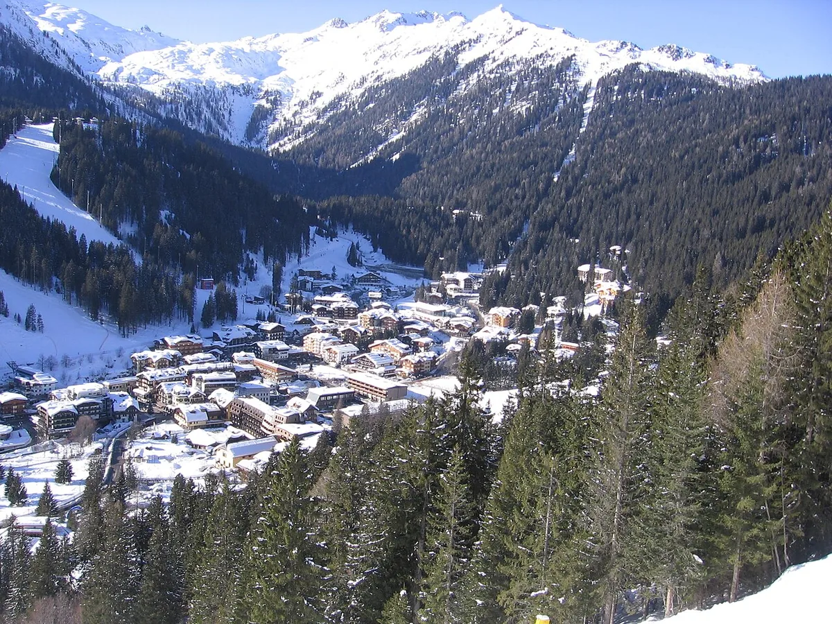 Madonna di Campiglio, Italy. Photo: Konrad Zieliński (CC BY-SA 3.0); resized and converted to WebP.