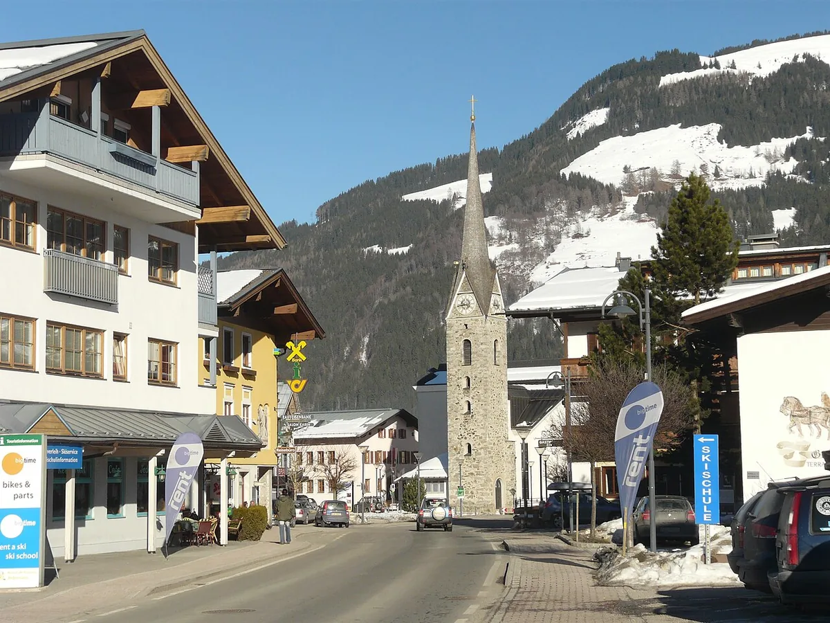 Maishofen, Austria. Photo: Mikmaq (CC BY 3.0); resized and converted to WebP.
