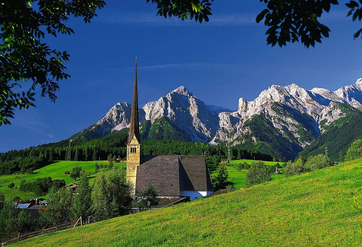 Maria Alm, Austria. Photo: mawieser (CC BY-SA 3.0); resized and converted to WebP.