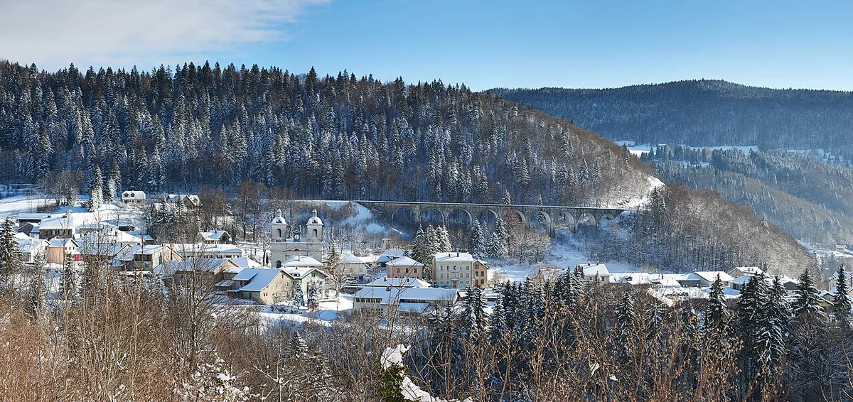 Morbier, France. Photo: KevinGallmann1982 (CC BY-SA 4.0); resized and converted to WebP.