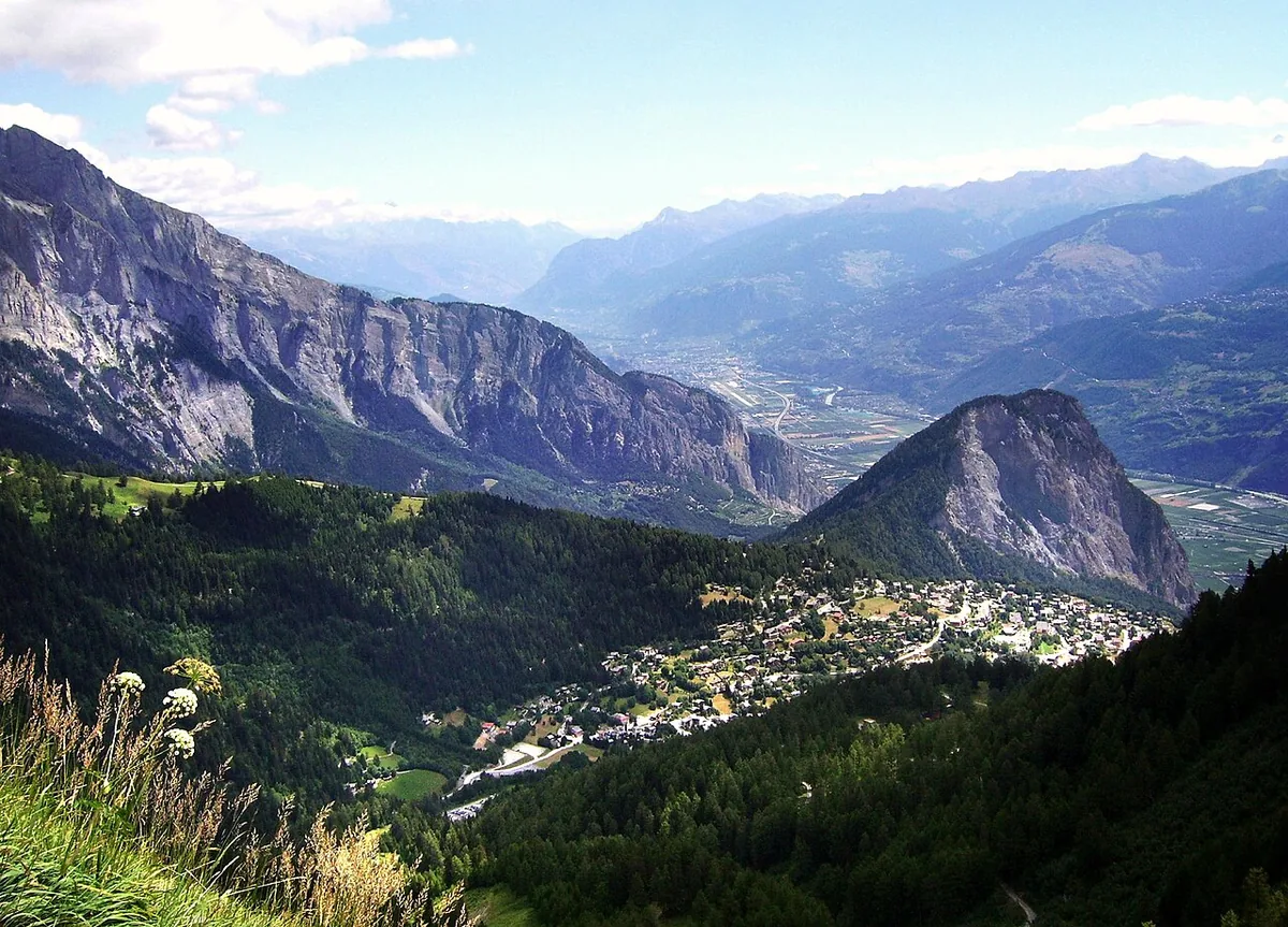 Ovronnaz, Switzerland. Photo: Earth explorer (Public domain); resized and converted to WebP.