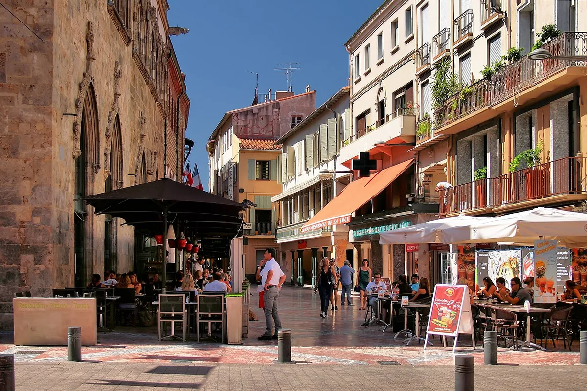 Perpignan, France. Photo: Jorge Franganillo (CC BY 3.0); resized and converted to WebP.