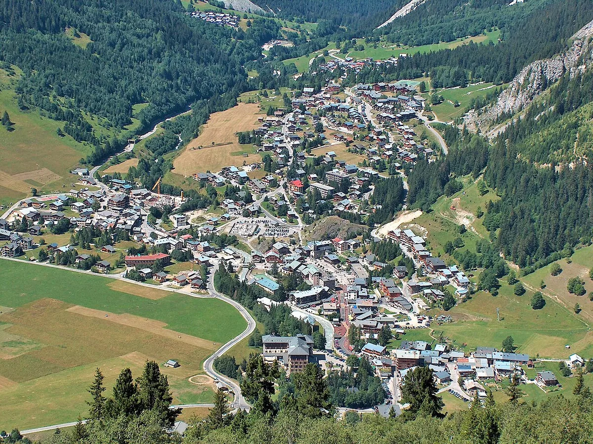 Pralognan la Vanoise, France. Photo: Ibex73 (CC BY-SA 4.0); resized and converted to WebP.