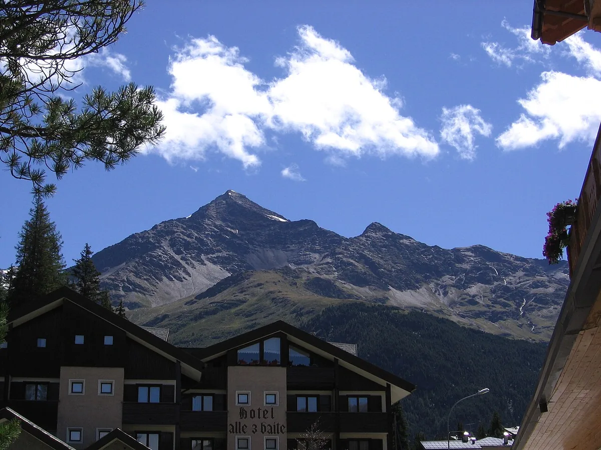 Santa Caterina Valfurva, Italy. Photo: Made by Konrad Zielinski, son of Julo , with his authorisation I release it under CC-BY-SA license Zdjęcie wykonane przez Konrada Zielińskiego, syna Julo , z jego upoważnienia kopię udostępniam wg licencji CC-BY-SA (CC BY-SA 1.0); resized and converted to WebP.