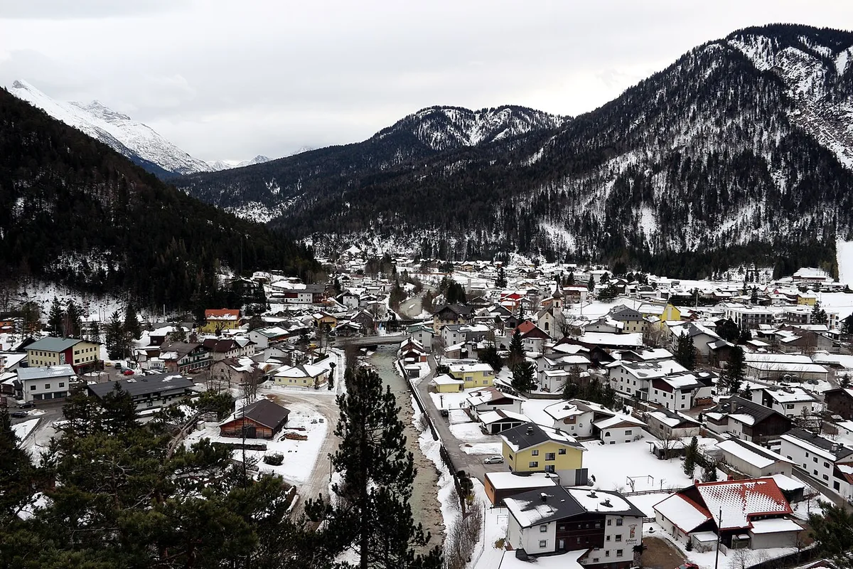 Scharnitz, Austria. Photo: Braveheart (CC BY-SA 4.0); resized and converted to WebP.