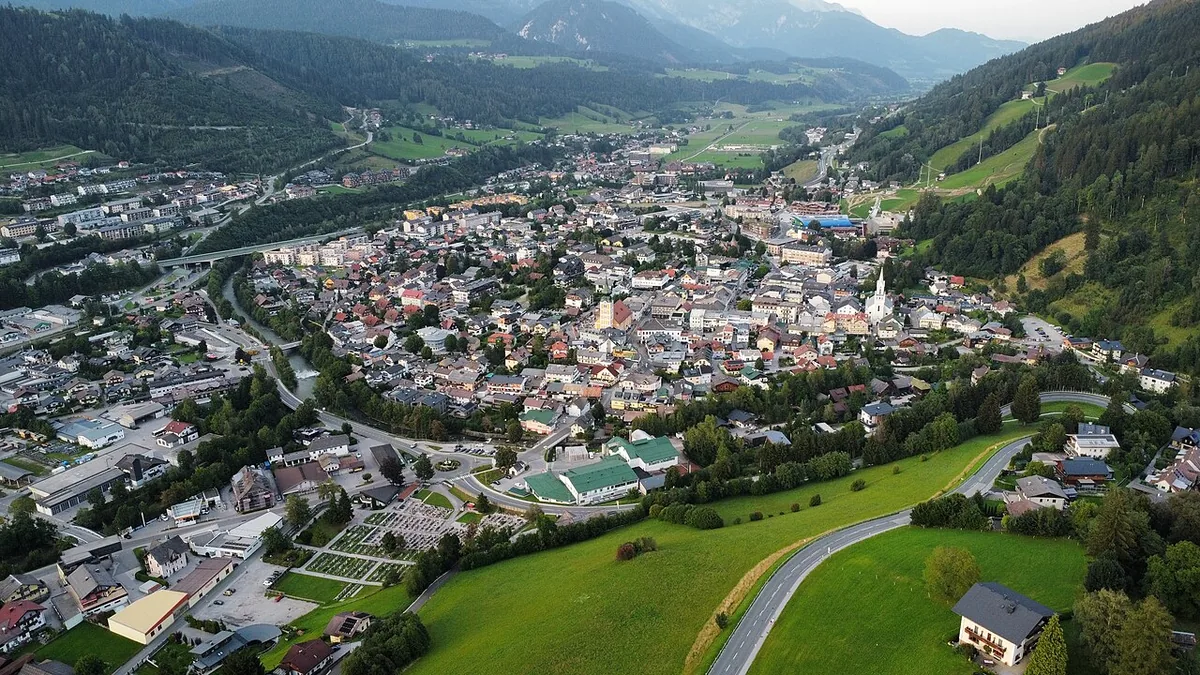 Schladming, Austria. Photo: Guessitsavis (CC BY-SA 4.0); resized and converted to WebP.