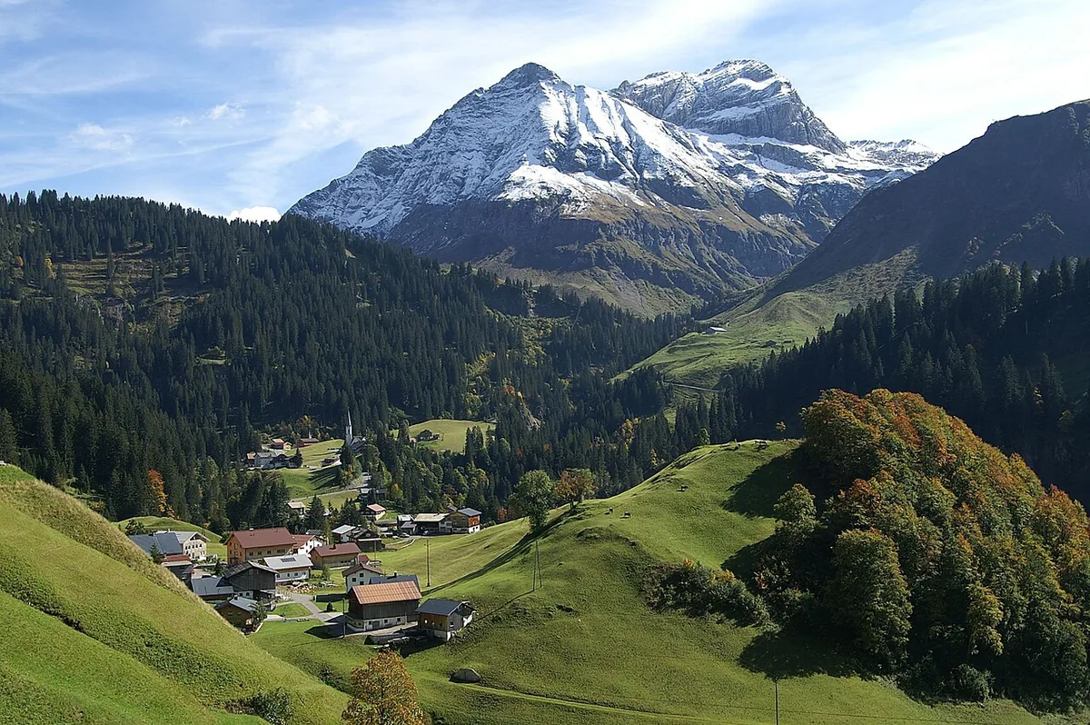 Schröcken, Austria. Photo: böhringer friedrich (CC BY-SA 2.5); resized and converted to WebP.