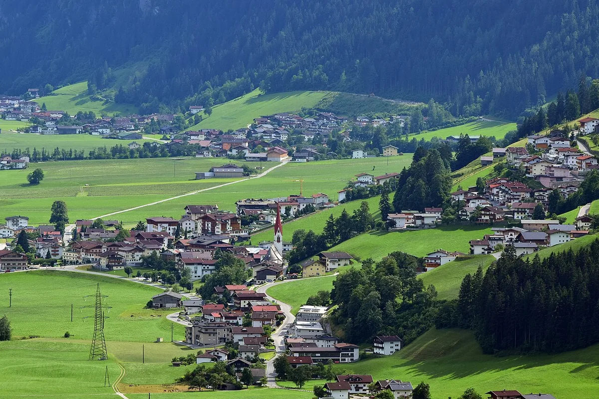 Schwendau, Austria. Photo: Haeferl (CC BY-SA 3.0); resized and converted to WebP.