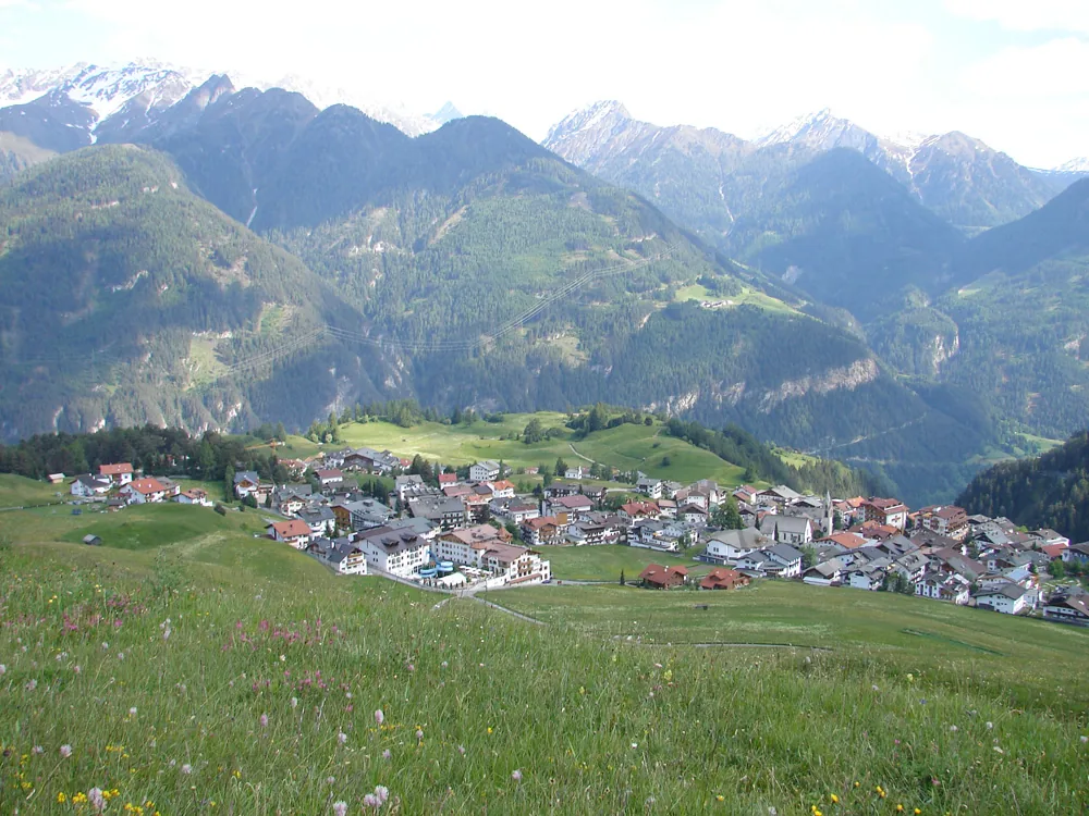 Serfaus, Austria. Photo: Shredd0r at German Wikipedia ( Original text: Dominik Ivic ) (CC BY-SA 3.0); resized and converted to WebP.