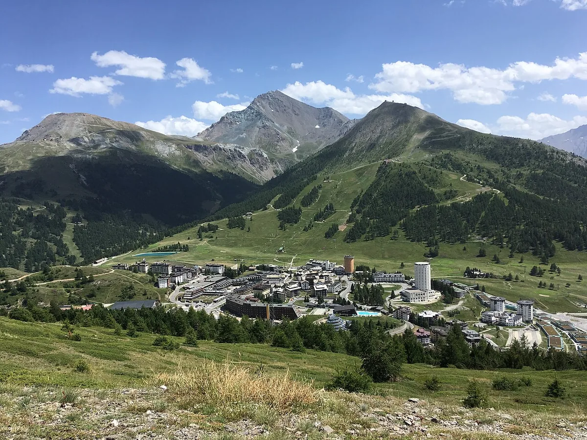 Sestrière, Italy. Photo: Lucas130999 (CC BY-SA 4.0); resized and converted to WebP.