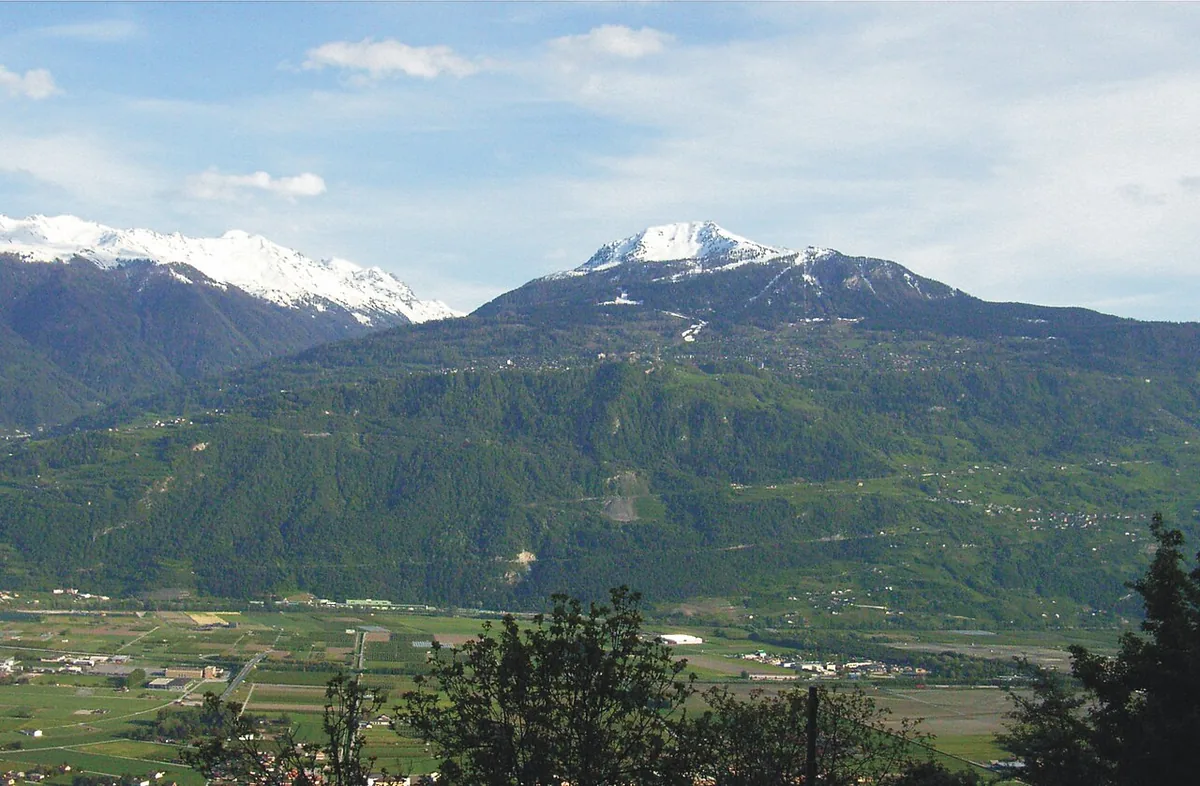 Siviez, Switzerland. Photo: Lysippos (CC BY-SA 3.0); resized and converted to WebP.