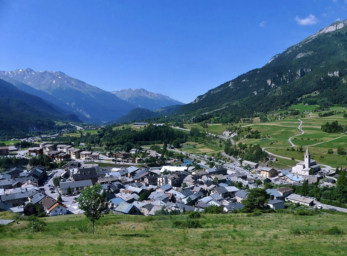 Termignon, France. Photo: Florian Pépellin (CC BY-SA 4.0); resized and converted to WebP.