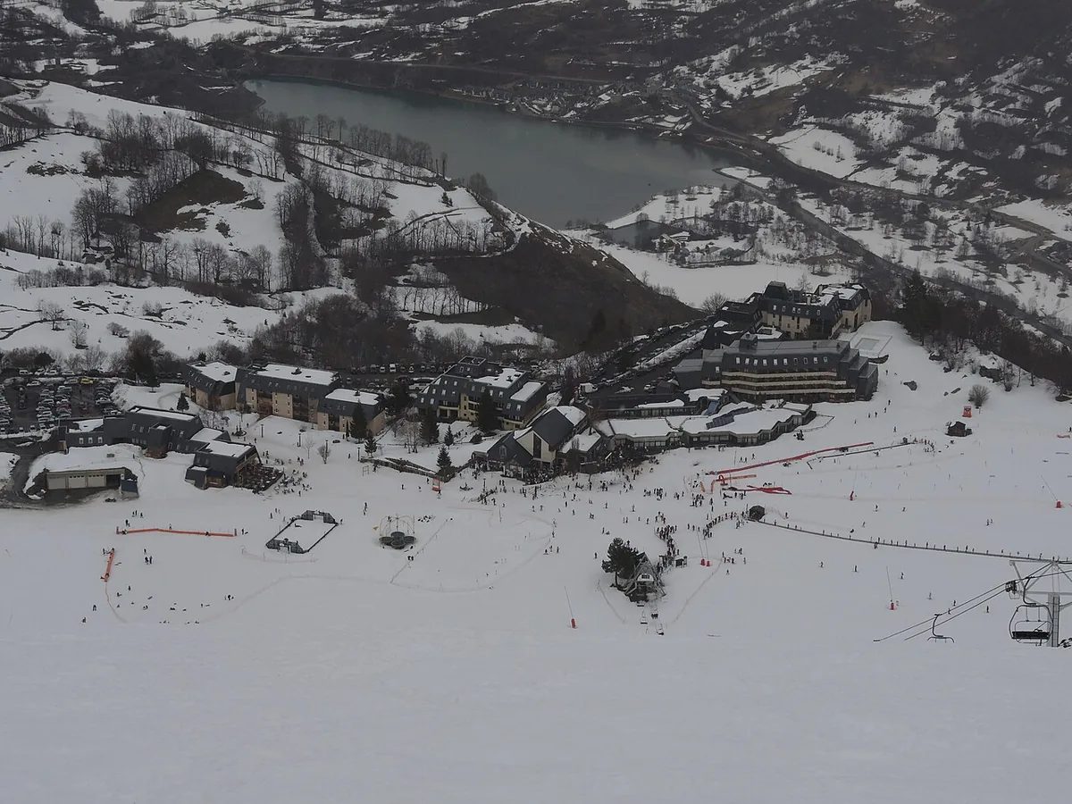 Val Louron, France. Photo: Aratal (CC BY-SA 3.0); resized and converted to WebP.