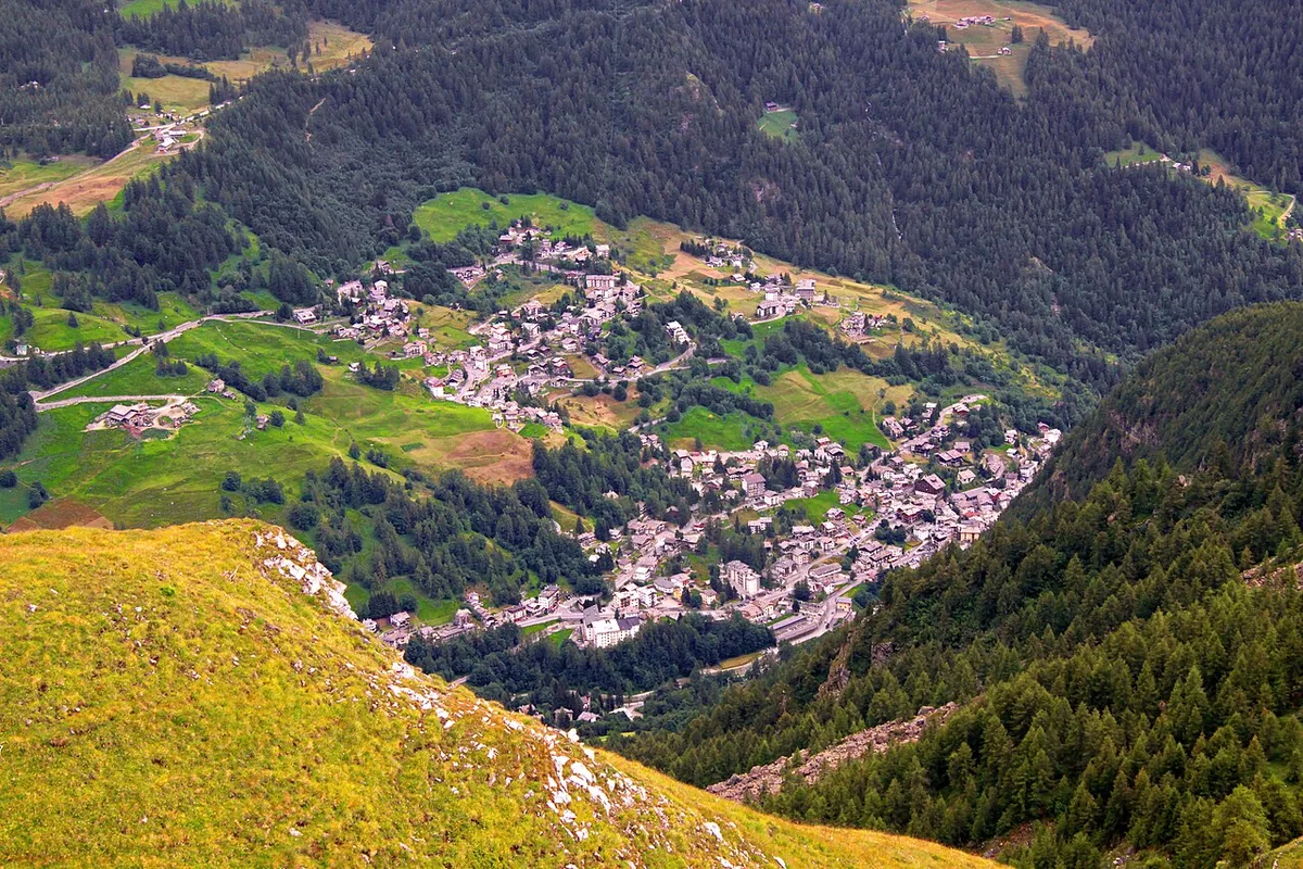 Valtournenche, Italy. Photo: Guillaume Baviere (Giåm) (CC BY 2.0); resized and converted to WebP.