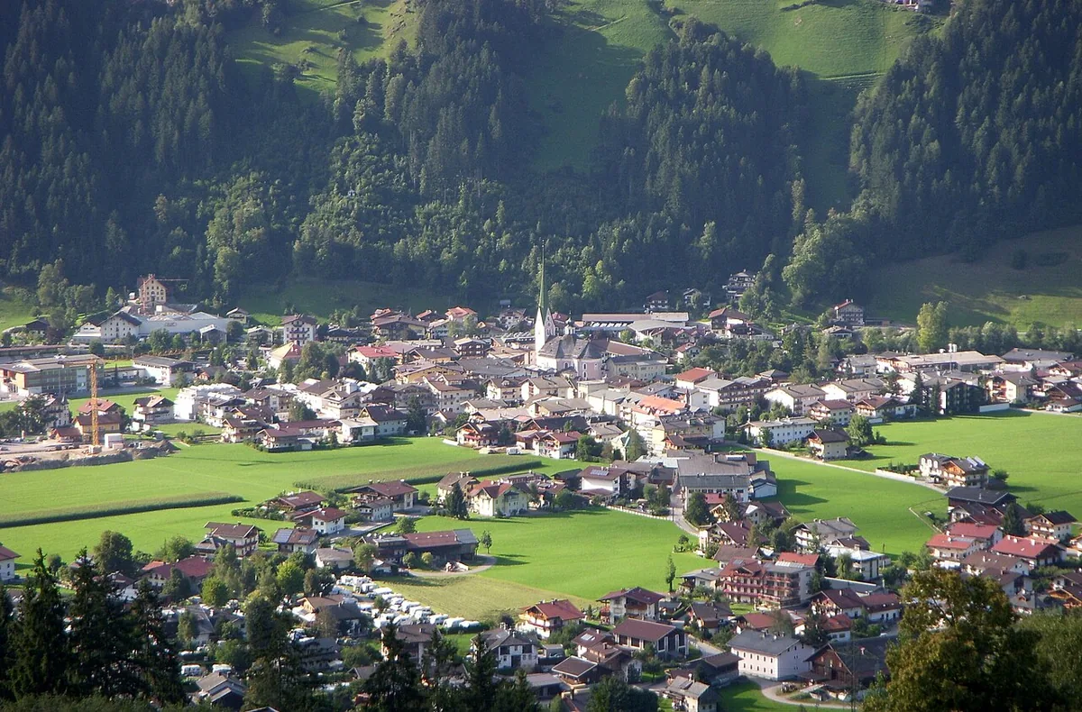Zell am Ziller, Austria. Photo: Holger.Ellgaard (CC BY 3.0); resized and converted to WebP.
